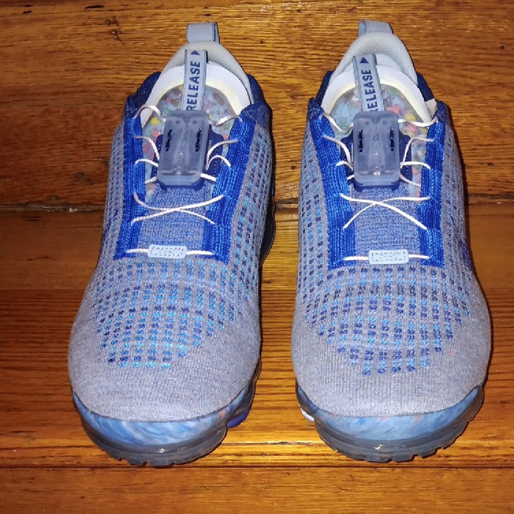 Nike Men’s Blue and Gray Knit Running Sneakers